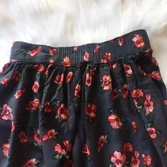 Hollister Gray Red Pink Floral Circle Skirt - Picture 2 of 6